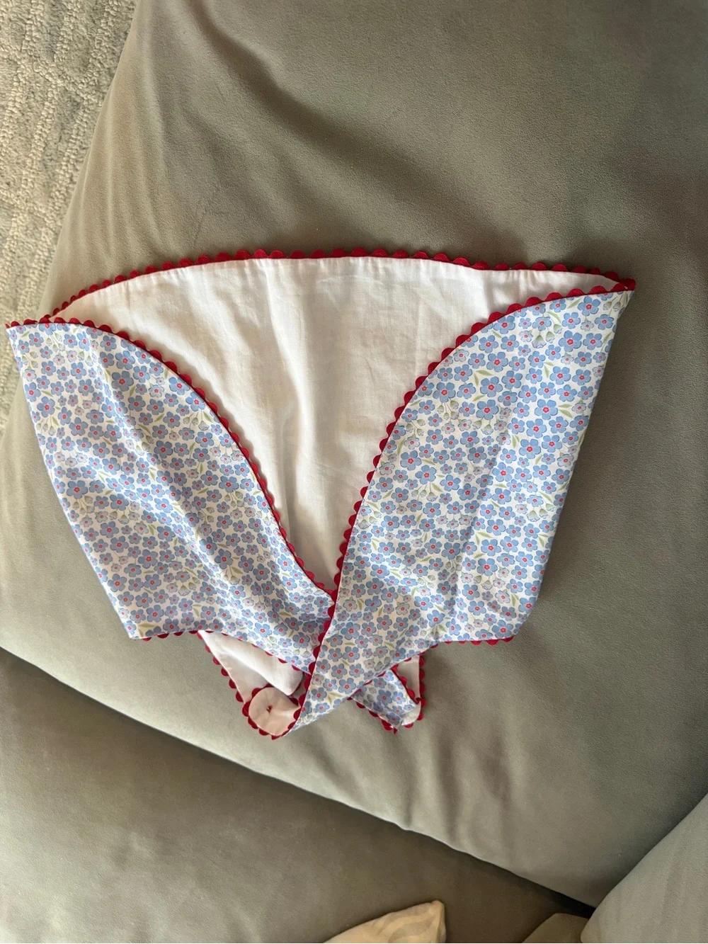Girls' Blue Floral Two-Piece Set with Red Trim